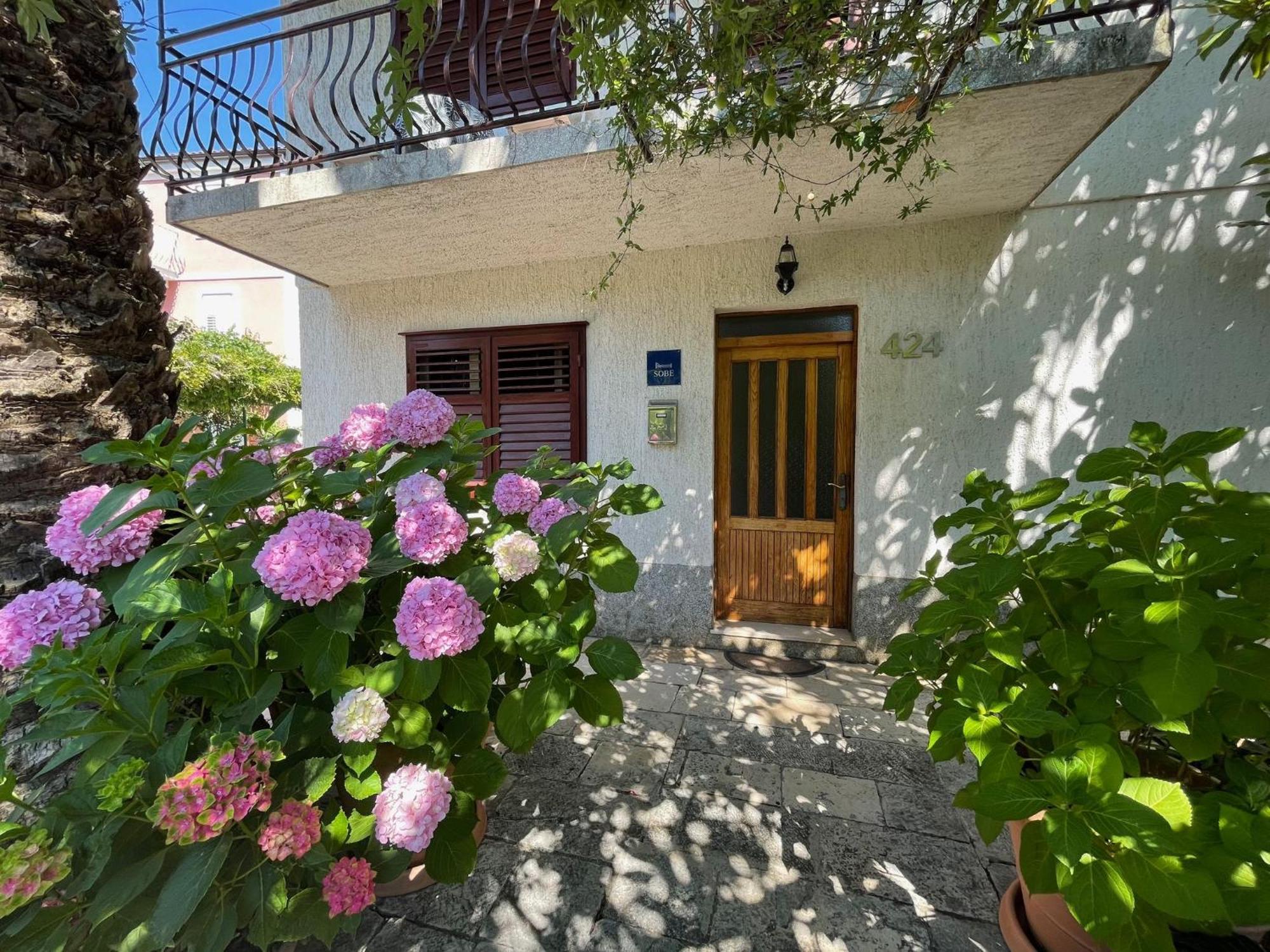 Hvar Guesthouse - Double Bedroom With Private Bathroom Jelsa  Exterior photo